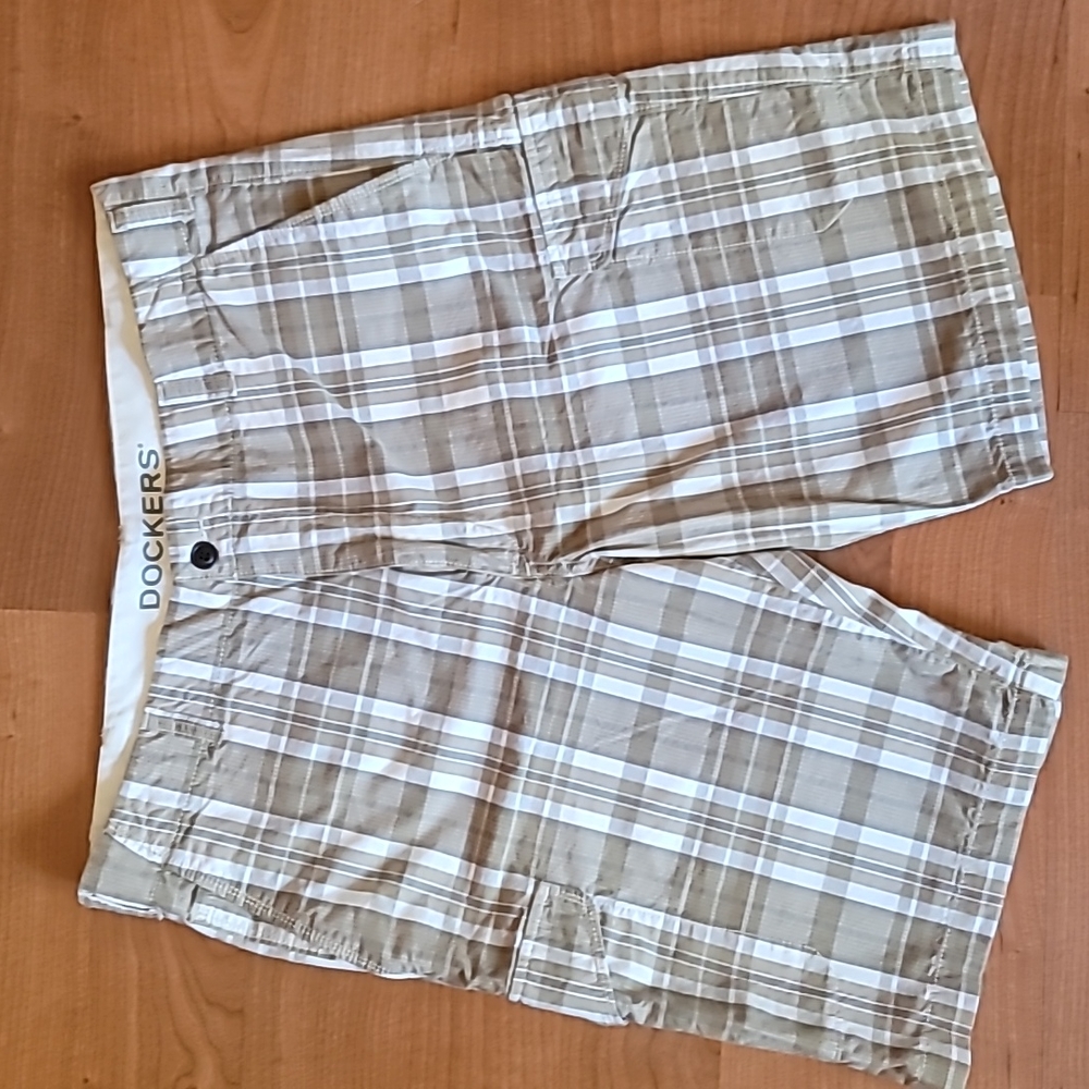 DOCKERS Khaki Brown Plaid Shorts Size 36